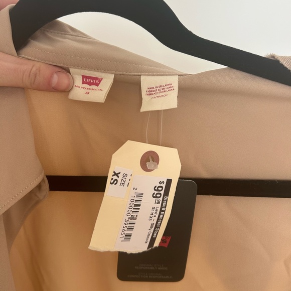 Levi’s NWT “Silky Granola” Collared Satin Dress Shirt Blouse XS in Buff Beige - Picture 5 of 7